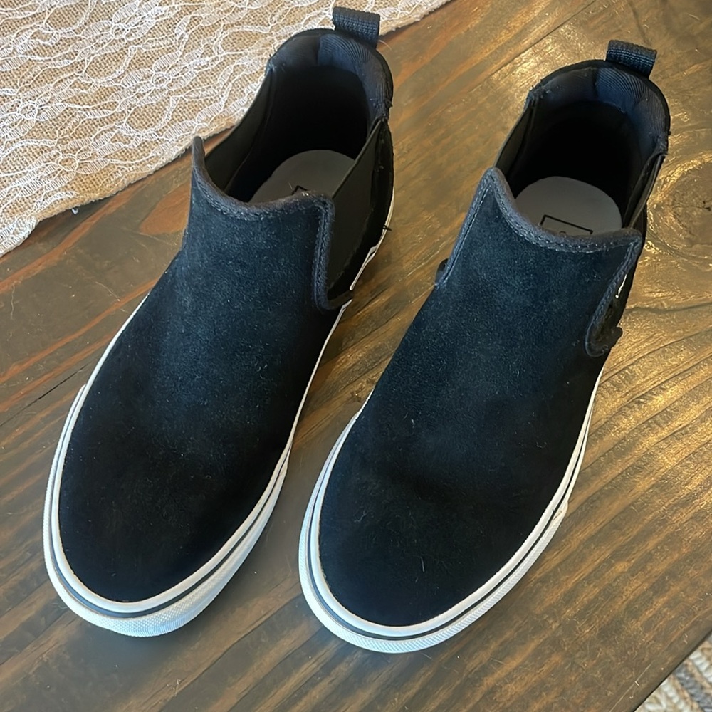 Women’s VANS Hightop Sneakers - Picture 3 of 7